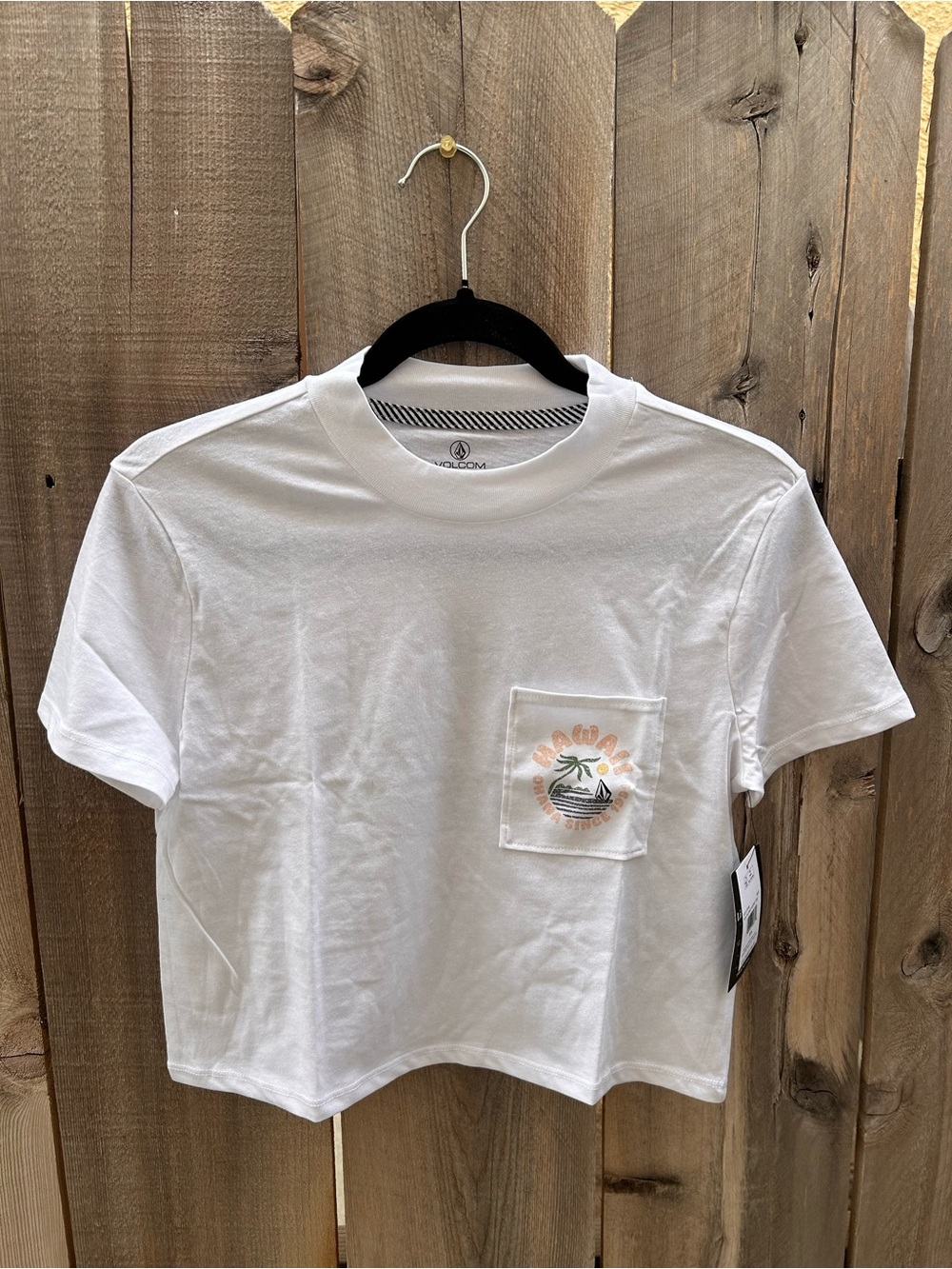 Volcom Island Pocket Tee in White, Hawaii Ohana since 1991 Island Print